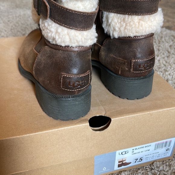 UGG Blayne Boot III size 7.5 Womens boots - Picture 9 of 9